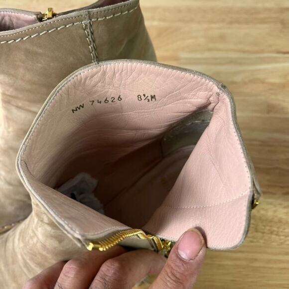 Stuart Weitzman Ankle Booties Womens 8:5 M Tan Nubuck Leather Tasseled Side Zip - Picture 11 of 13